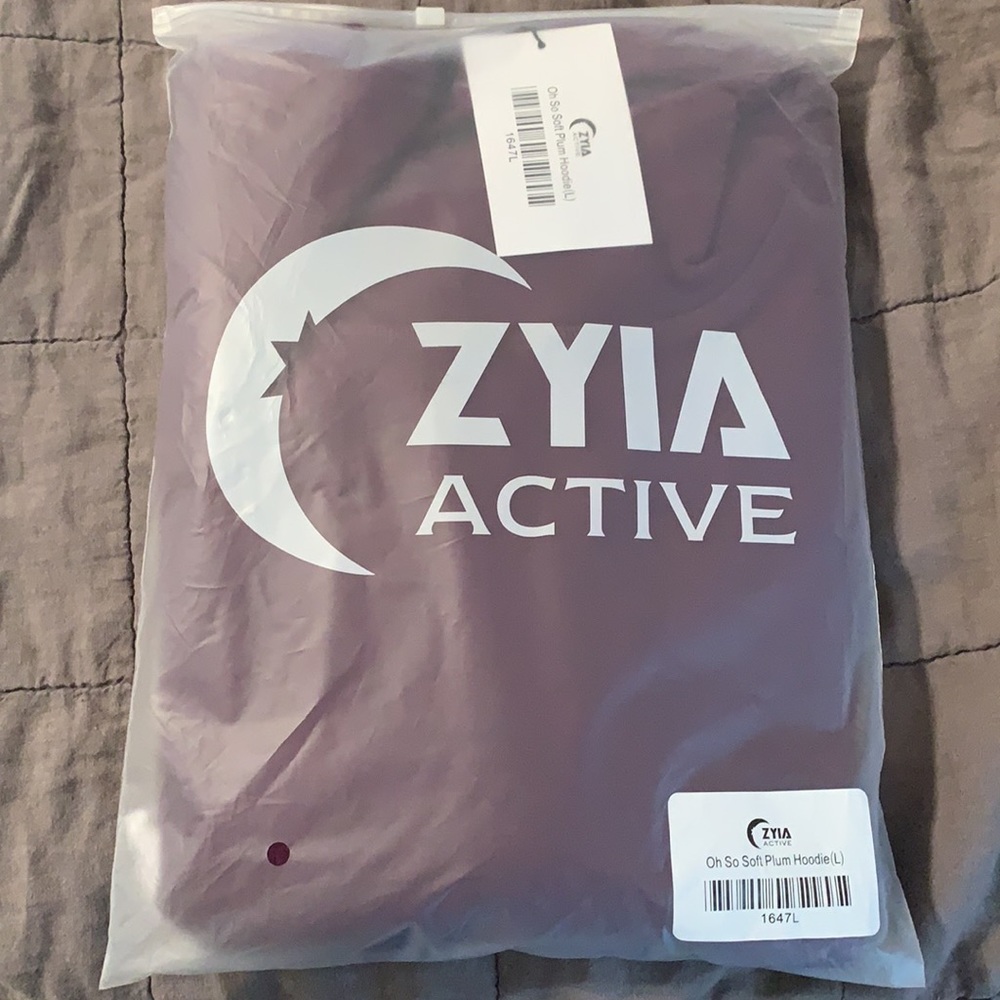 NWT Zyia Oh So Soft Plum Hoodie. Size Large.